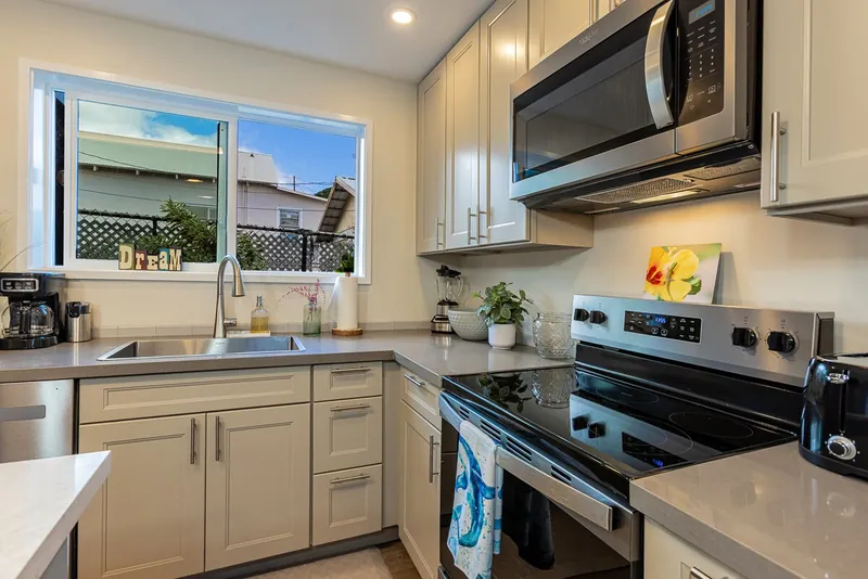 Full Sized Appliances & Small Appliances Like Toaster and Blender Supplied — Authentic 3BR Duplex, Wailuku