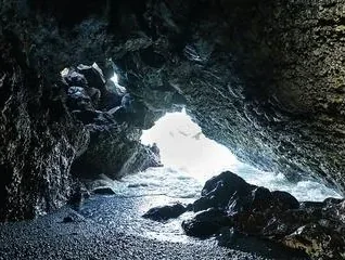 Waiʻānapanapa State Park / Black Sand Beach - photo 2