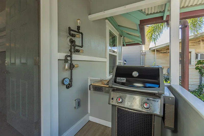 Porch with gas grill — Historic 2BR Condo, Wailuku