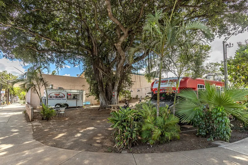 Food Trucks on Market St. 1st Friday of each month is a festival! — Historic 2BR Condo, Wailuku